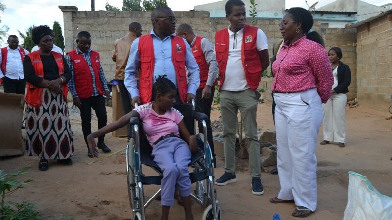 Frelimo conforta adolescente com deficiência em Mutauanha – MozFlash24H