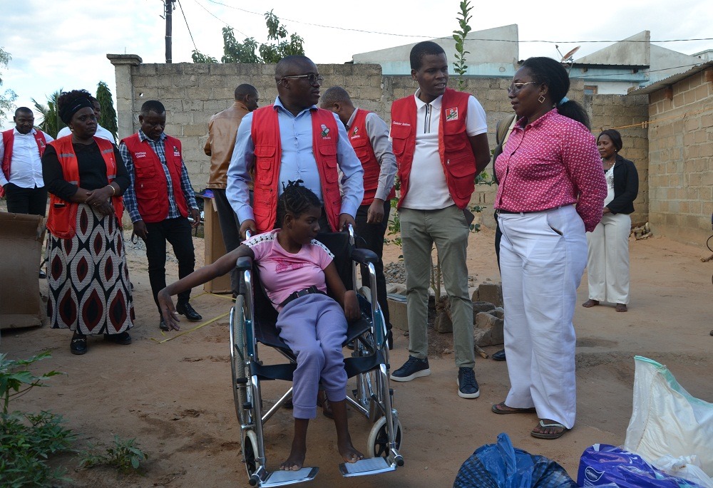 Frelimo conforta adolescente com deficiência em Mutauanha – MozFlash24H