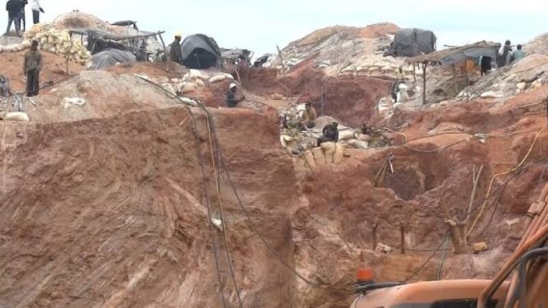 Seis mortos no desabamento da mina “Seis Carros” – MozFlash24H